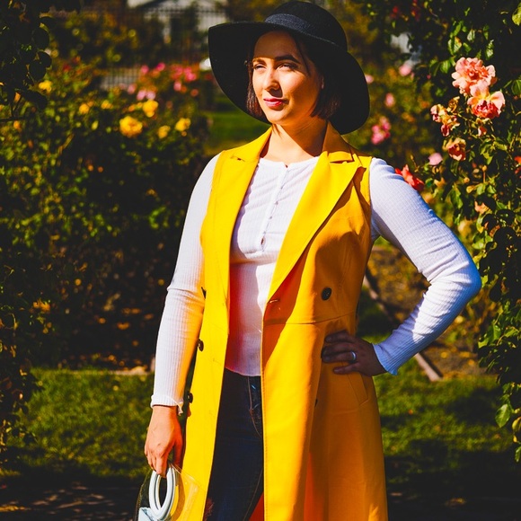 Meet your Posher, Iris - Picture 3 of 4